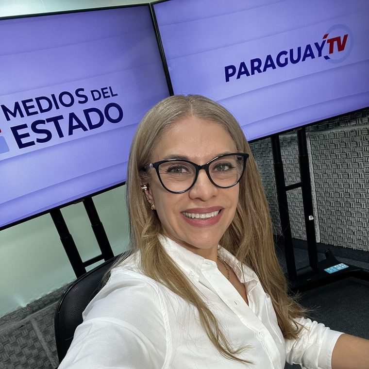 Cynthia Noguera en el estudio de Paraguay TV, Medios del Estado